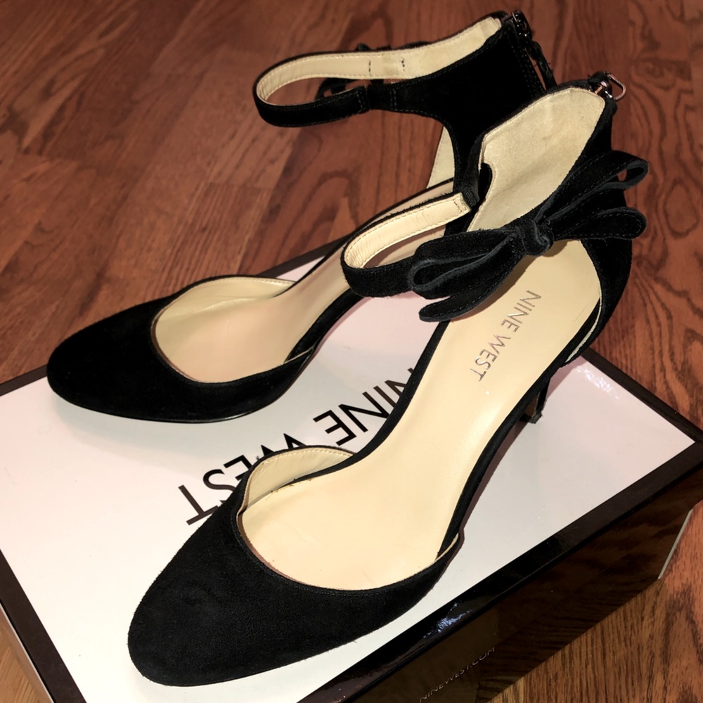 NINE WEST Strappy Bow Heel
